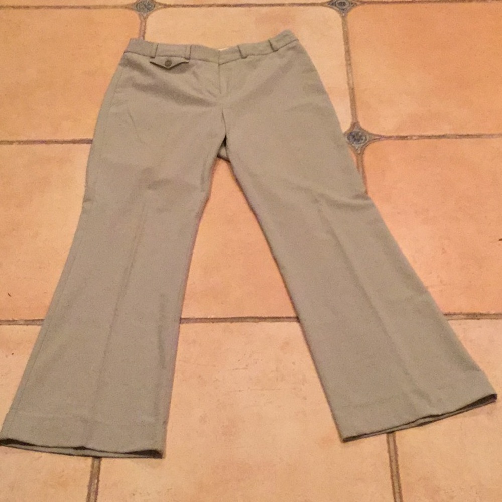 Ladies light grey Limited slacks. Size 6